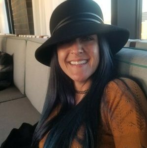 Meet your Posher, Leah